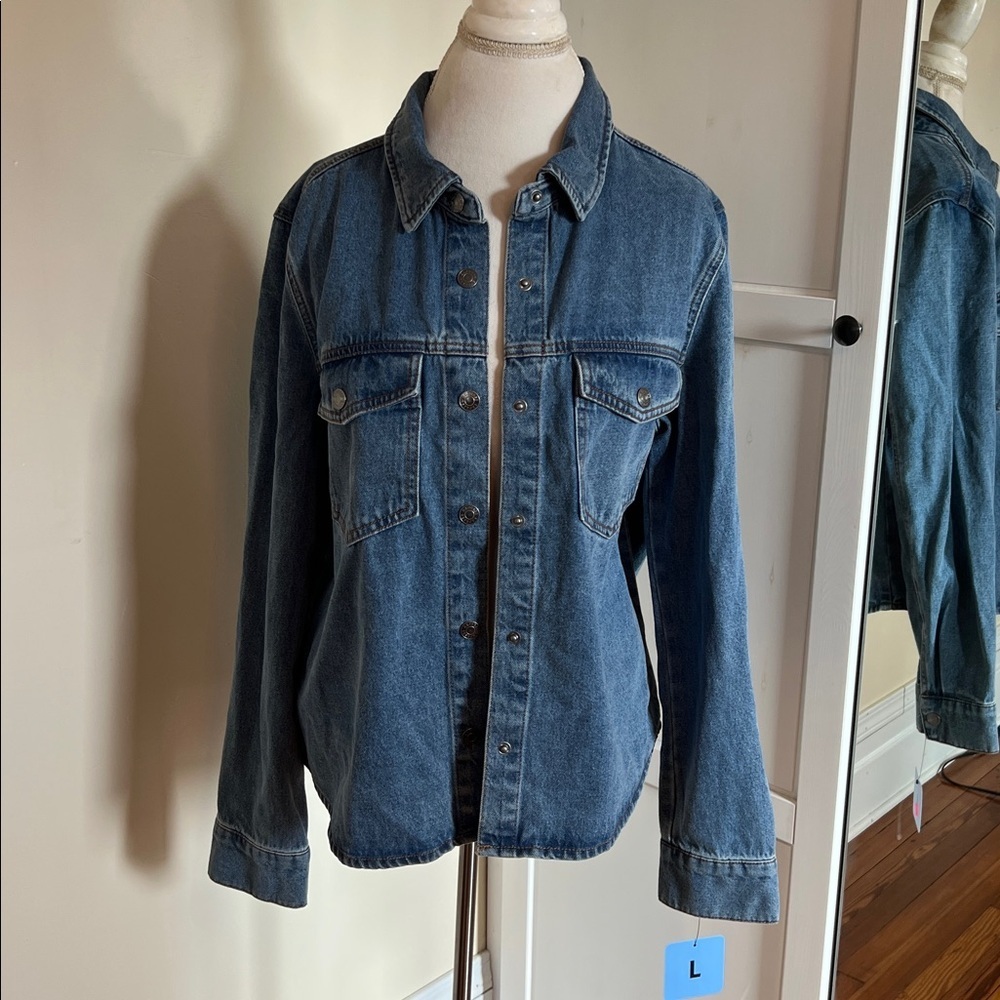 NWT EXPRESS Classic Blue Denim Shirt Jacket Oversized Style Snap Closure L - Picture 2 of 9
